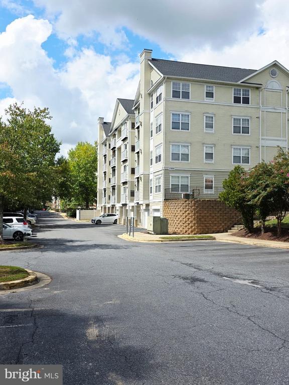 Building Photo - 13800 Farnsworth Ln Unit 5204 Rental