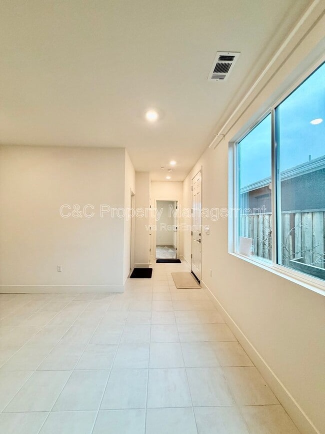 Photo - 5125 Maniago Wy Unidad A