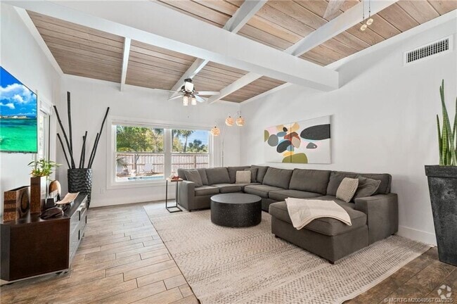 Building Photo - 530 S Manor Dr Rental
