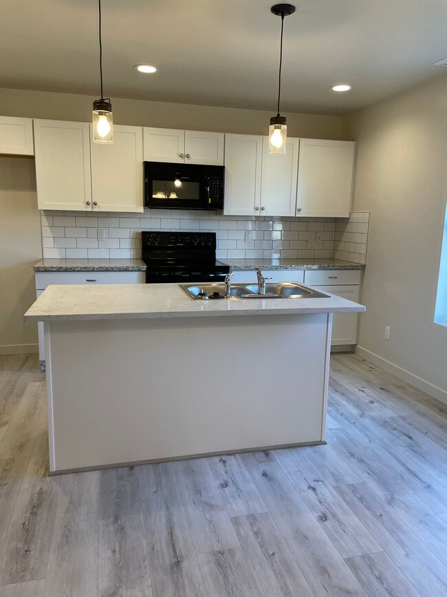 Photo - 115 E Ravenna Ln Townhome