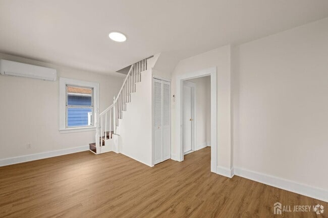 Building Photo - 82 Lincoln Ave Unit 2 Rental