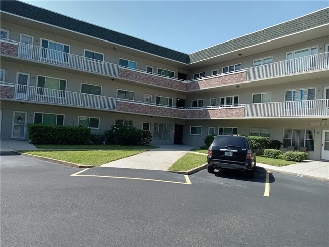 Building Photo - 2427 Rhodesian Dr Unit 11