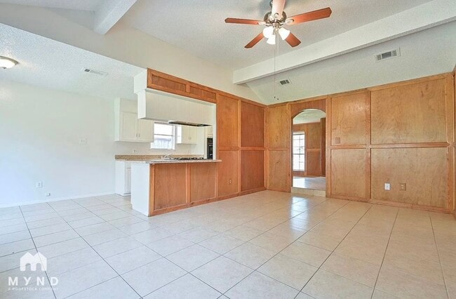 Living Area - 712 Meadowglen Dr