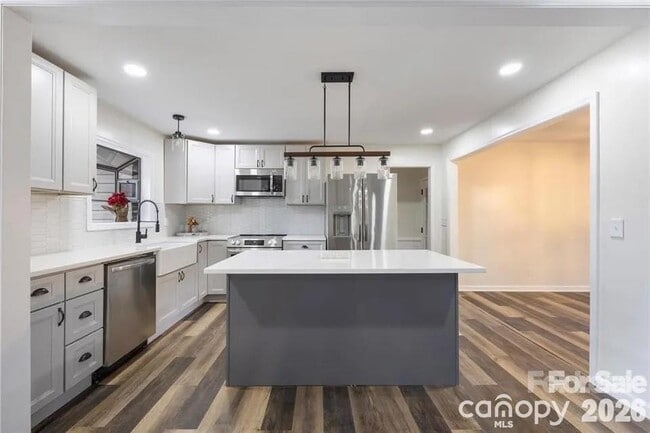 Photo - 203 Ewing Dr