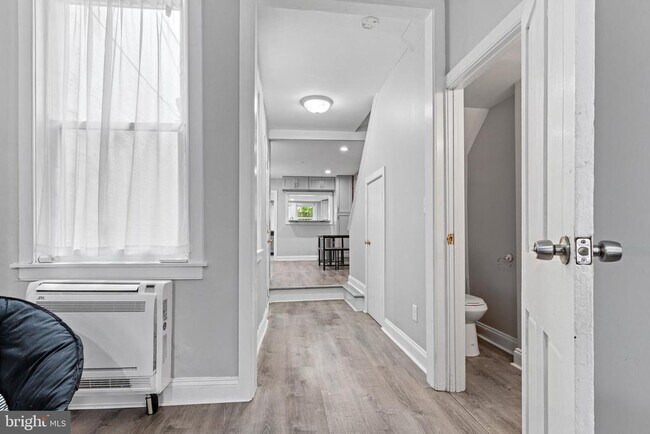 Photo - 129 E West St