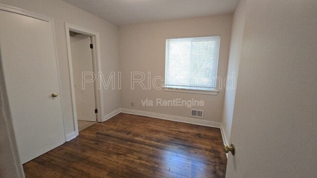 Photo - 924 Pierpont Rd