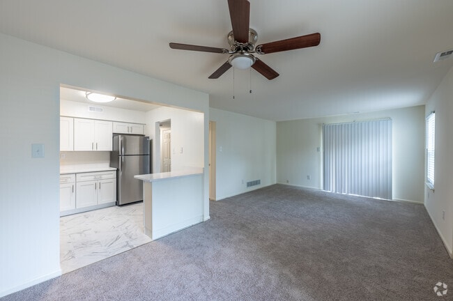 2BD, 1BA - 968SF - Comedor/Sala de estar - Wynmere Chase