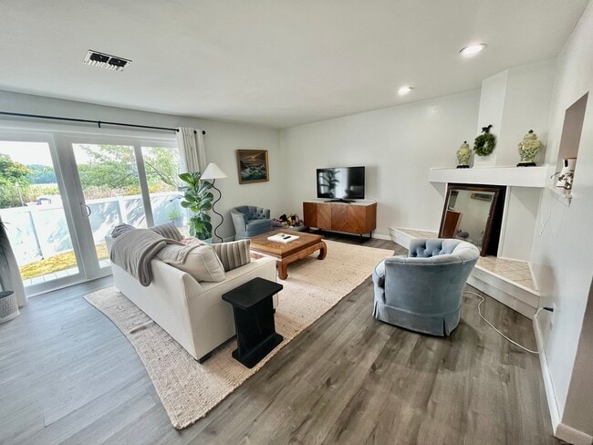 Building Photo - 92 Limewood Ave Unit A2 Rental