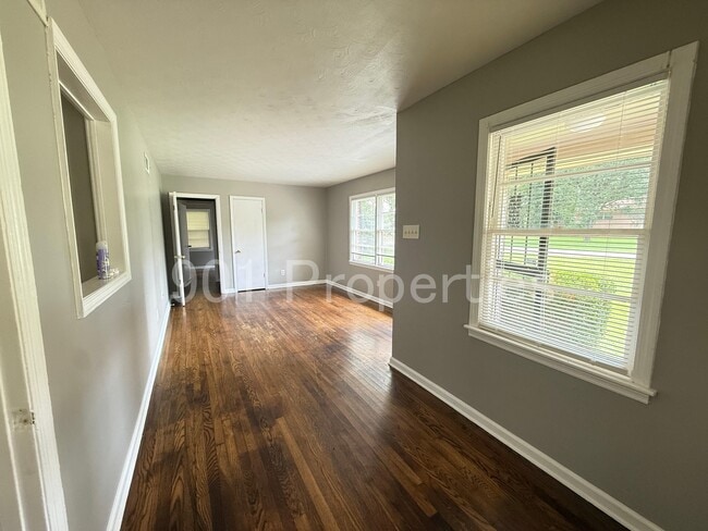 Photo - 2976 Ruskin Rd