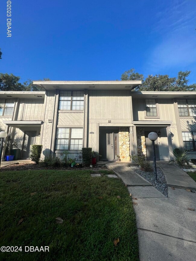 Building Photo - 16 Oakwood Park
