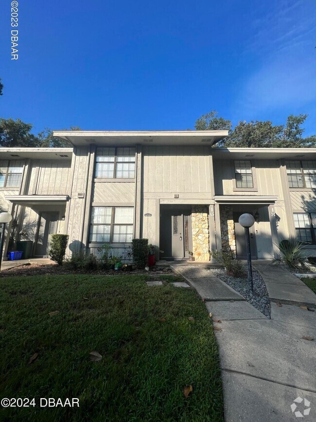 Building Photo - 16 Oakwood Park Rental