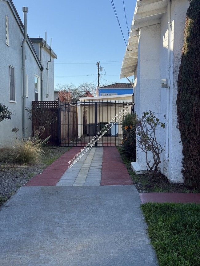 Photo - Berkeley Gem w/plenty of outdoor space...available now!