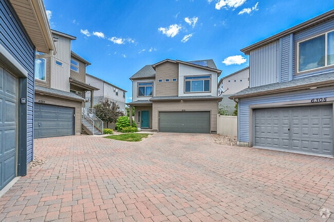 Building Photo - $2,550.00, 3 bed, 2.5 bath located in Colo... Rental