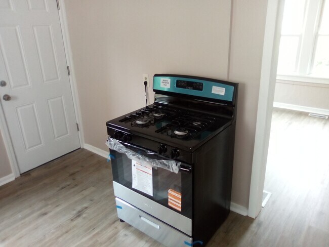Kitchen - 4401 Irving Ave N Unit 4403