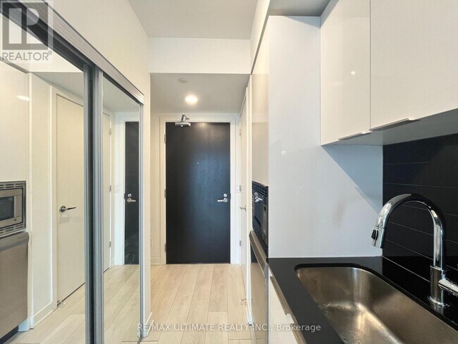 Photo - 501 Yonge St Unit 4004