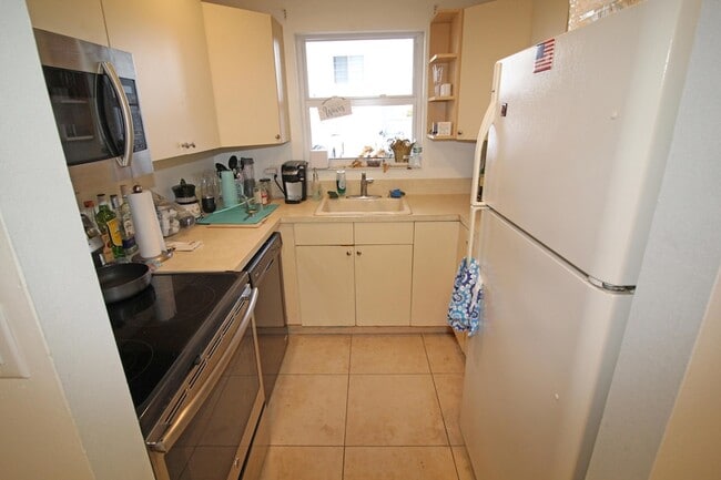 Photo - 2860 NE 14th Street Causeway Unidad 103d