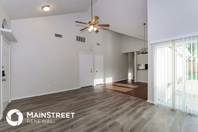 Photo - 223 Rodeo Dr