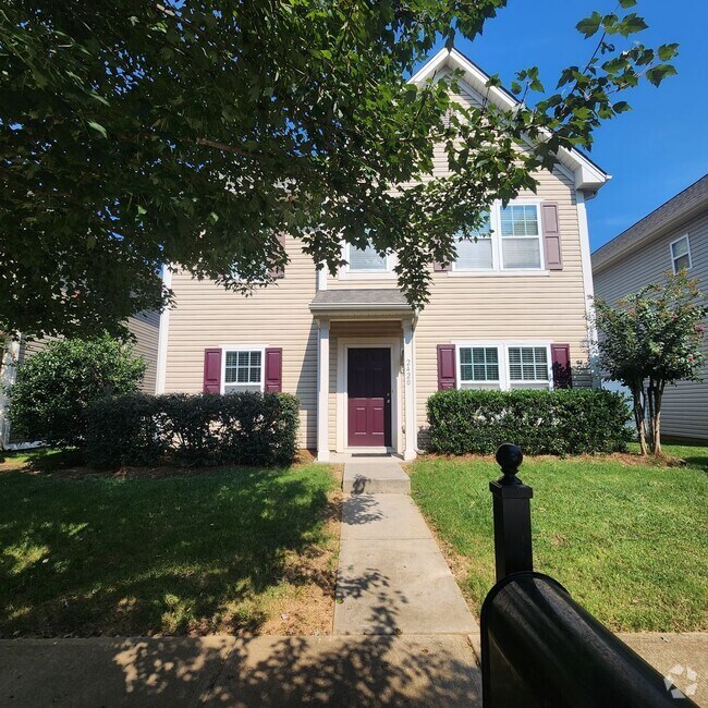 Building Photo - Spacious 2-Story House w/Double Garage For...