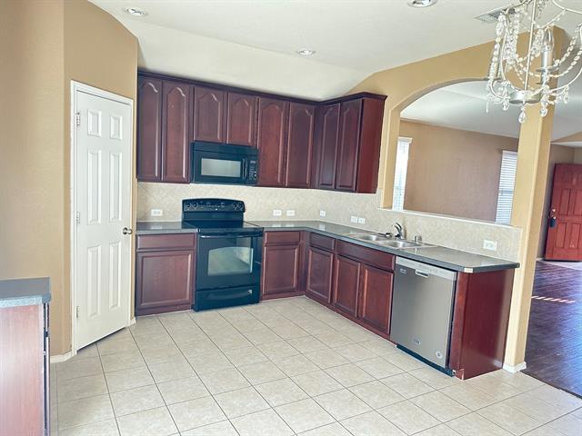 Photo - 590 Arthur Dr