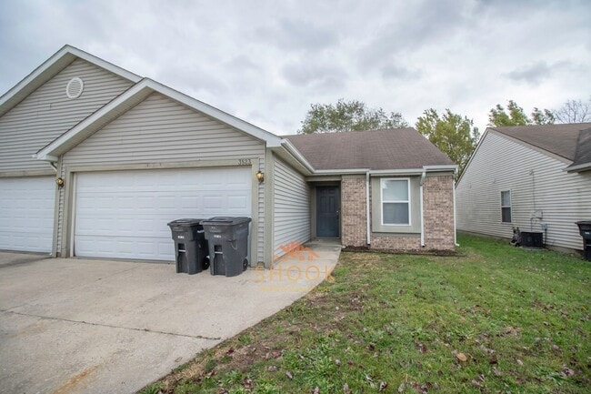 Building Photo - 3525/3527 E Thornhill Circle Unit 3525 E Thornhill Circle