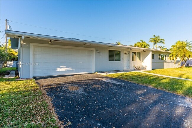 Building Photo - 9375 SW 181st St Rental