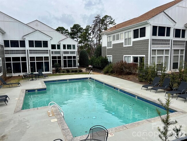 Building Photo - 751 Southwest Dr