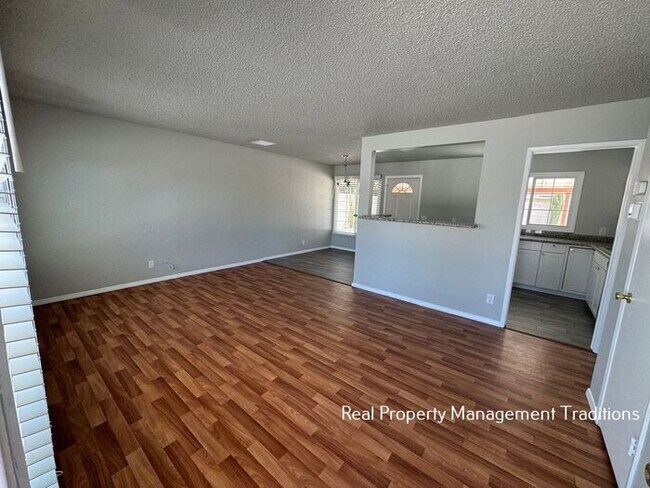 Photo - Beautifully upgraded 3 + 2 in West Lancaster