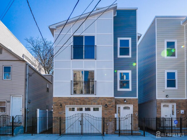 Photo - 496 S 18th St Unit 2