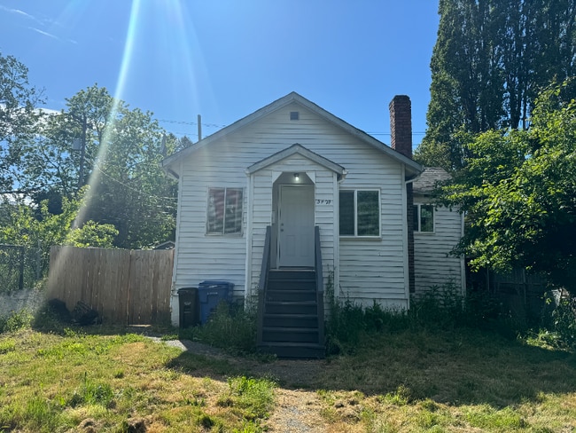 Photo - 5429 Delridge Way SW