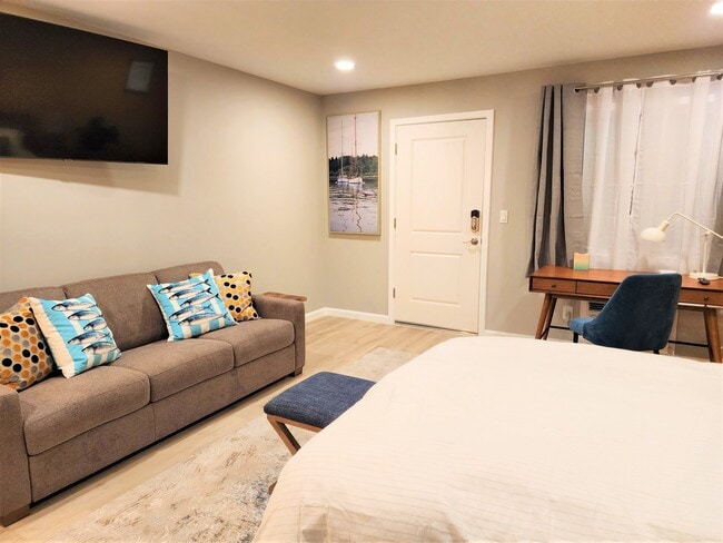 Photo - 2802 Lakeshore Blvd Unidad #7