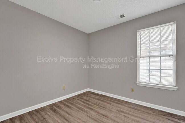 Photo - 3014 Meadows Ln