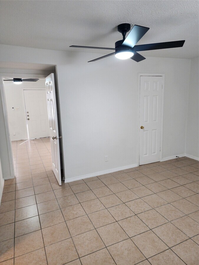 Photo - 14033 Garber Ln Unidad 3
