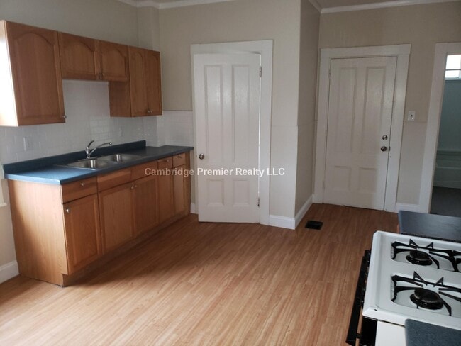 Photo - 16 Webster Ave Unit 3