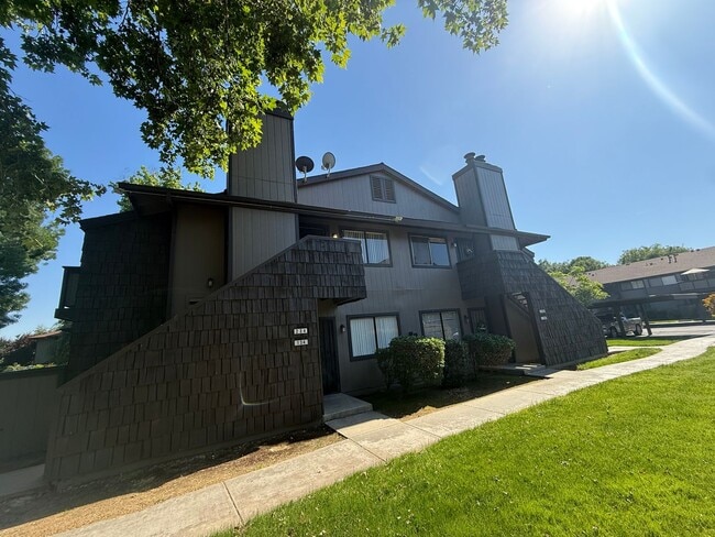 Photo - 1190 S Winery Ave