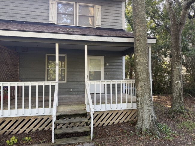 Photo - 300 Lee Dr