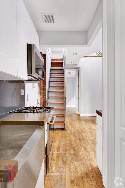 Building Photo - 410 E 13th St Unit 6C Rental