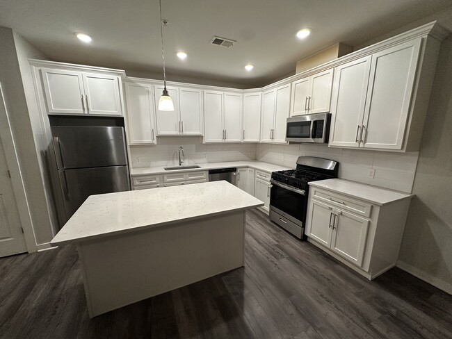343 W Clay Ave Unit 2