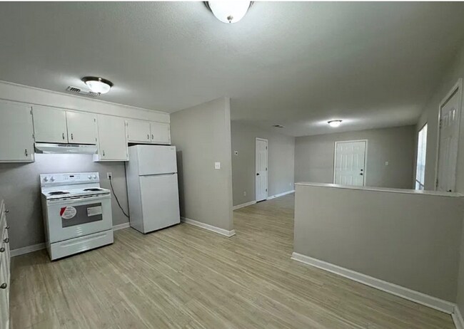 Photo - 251 Lawrence Rd Unidad 251