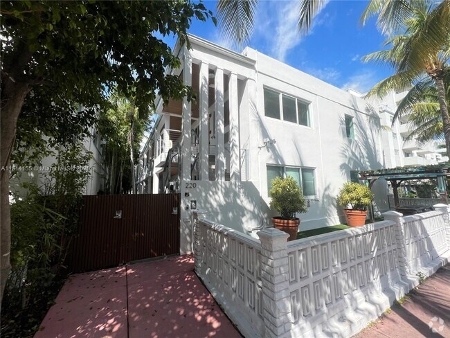 Building Photo - 220 Collins Ave Unit 1A Rental