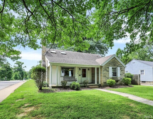 Photo - 916 E Maxwell Ln