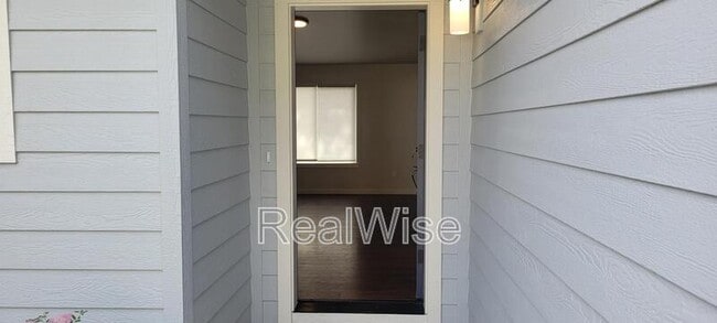 Photo - 1775 Daffodil Ln