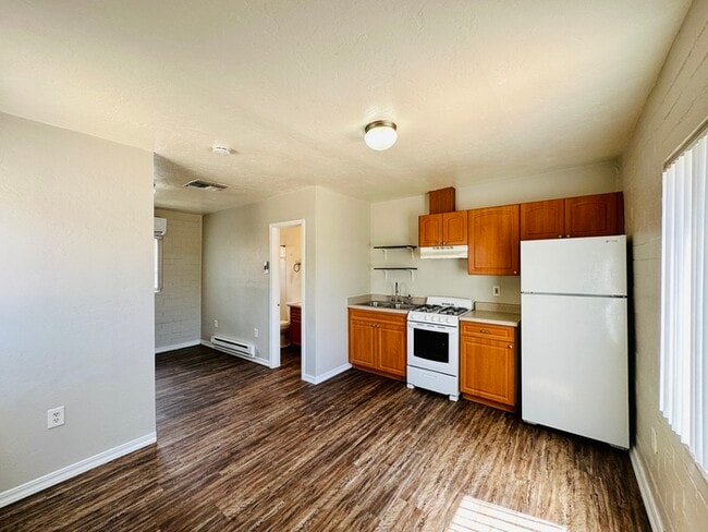 Photo - Spacious Studio Available Now! Great Commu...
