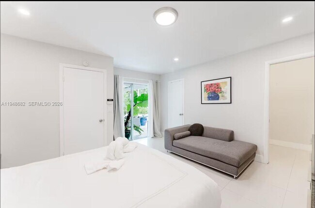 Photo - 4017 Monroe St