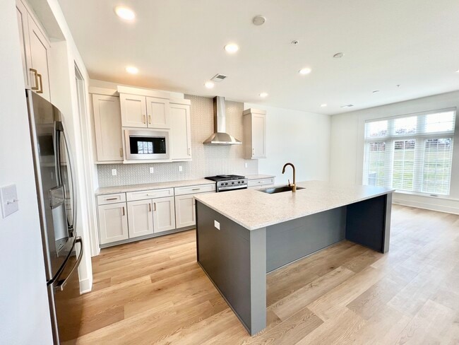 Photo - 401 Cranford Way