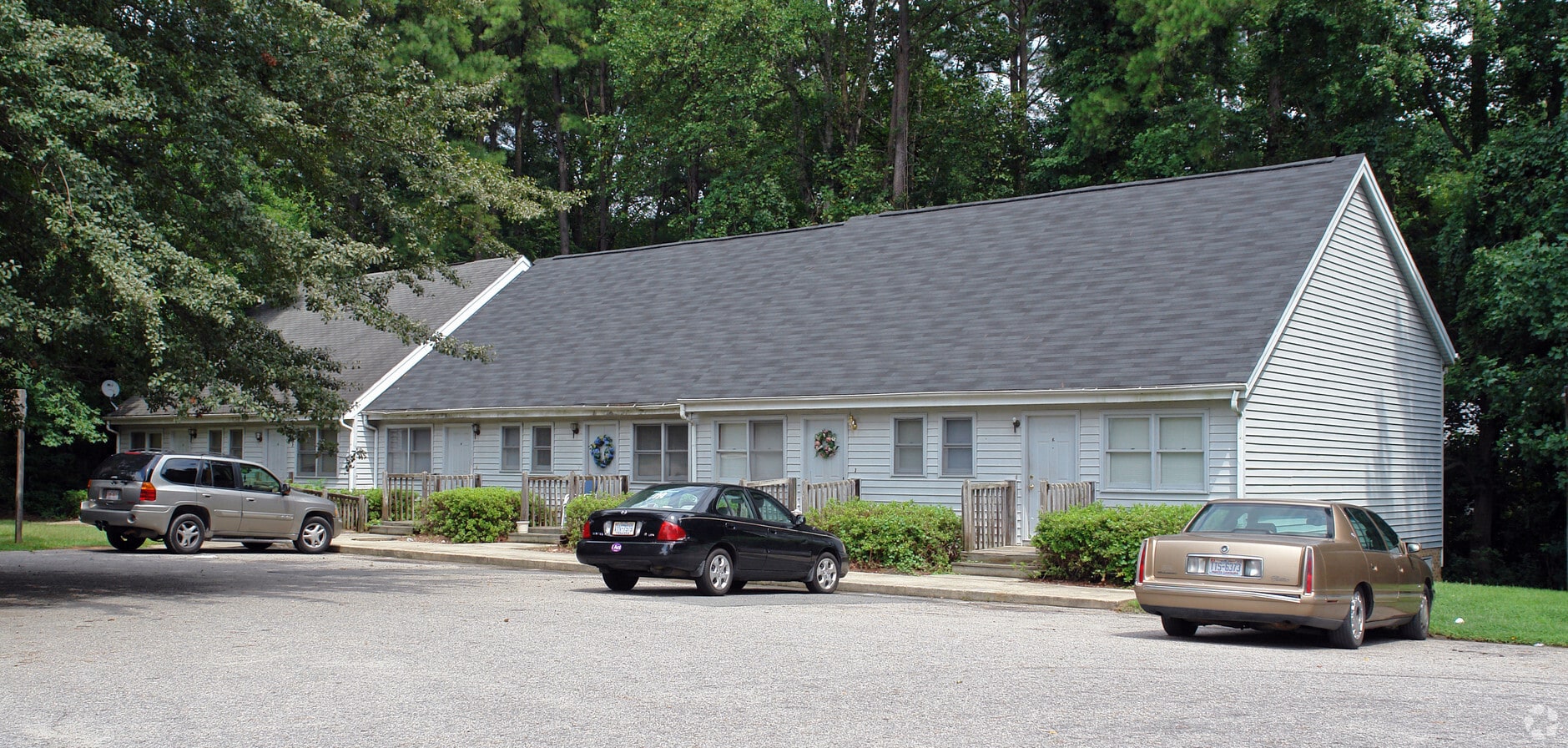 Squire Apartments - Squire Apartments