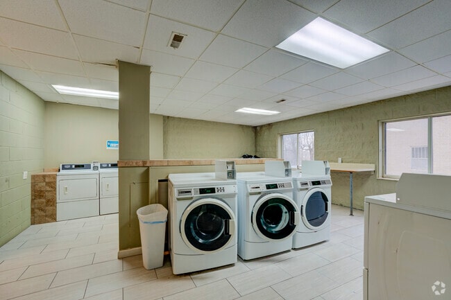 Lavadero - Huron River Wyandotte Apartments