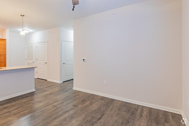 2Br, 2Ba, 845 Sqft