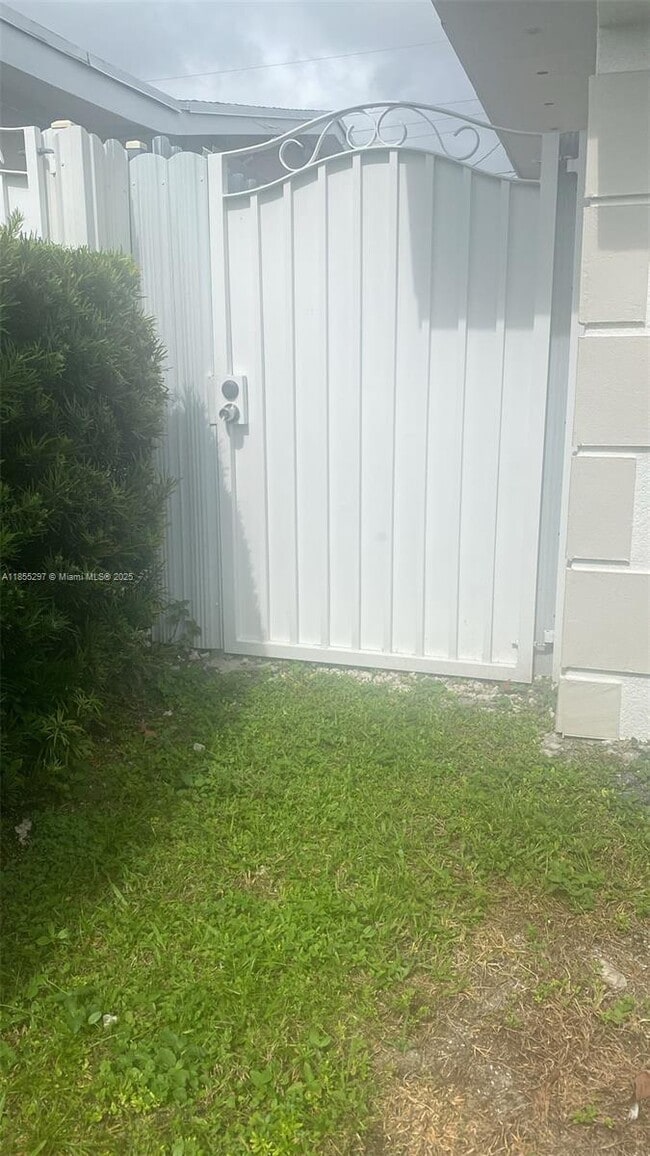 Building Photo - 6725 Ixora Dr Unit 1 Rental