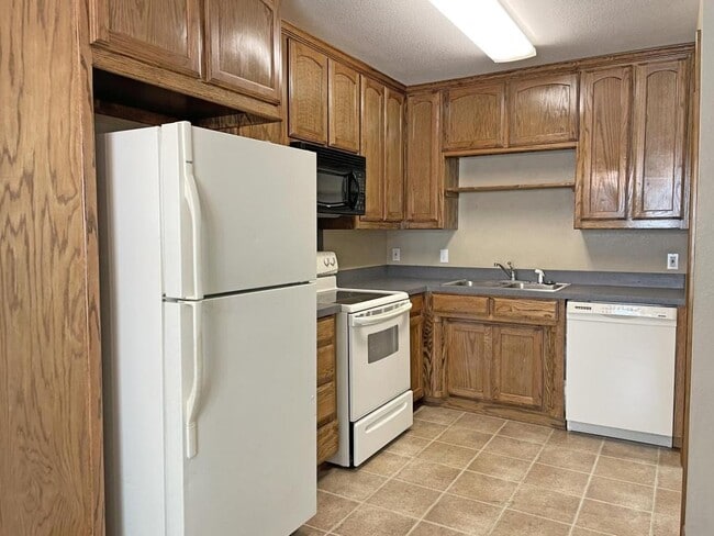 Photo - 3120 Conveyor Dr