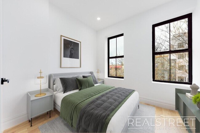Photo - STUNNING TRUE 4 BED 2 BATH IN PRIME BUSHWICK TOWNHOUSE Unit 2